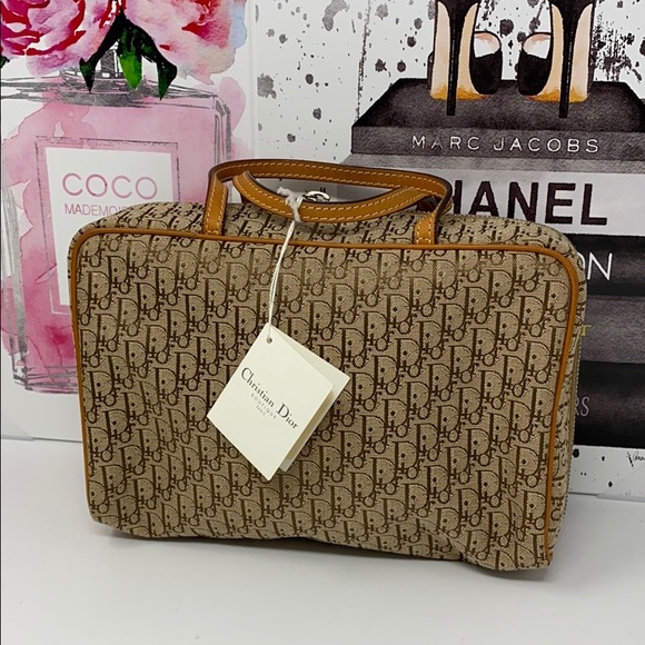 SoldβοΈβοΈβοΈDior cosmetic bag